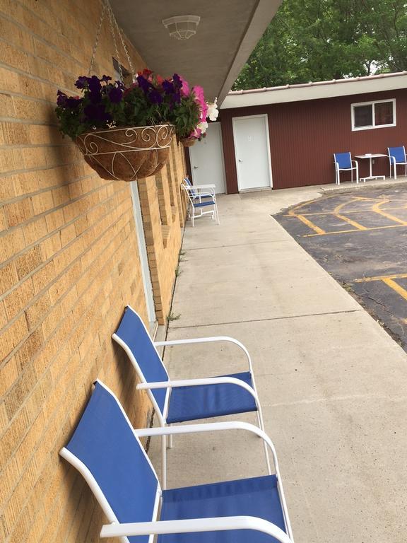 Highland Court Motel Fairmont Exterior photo